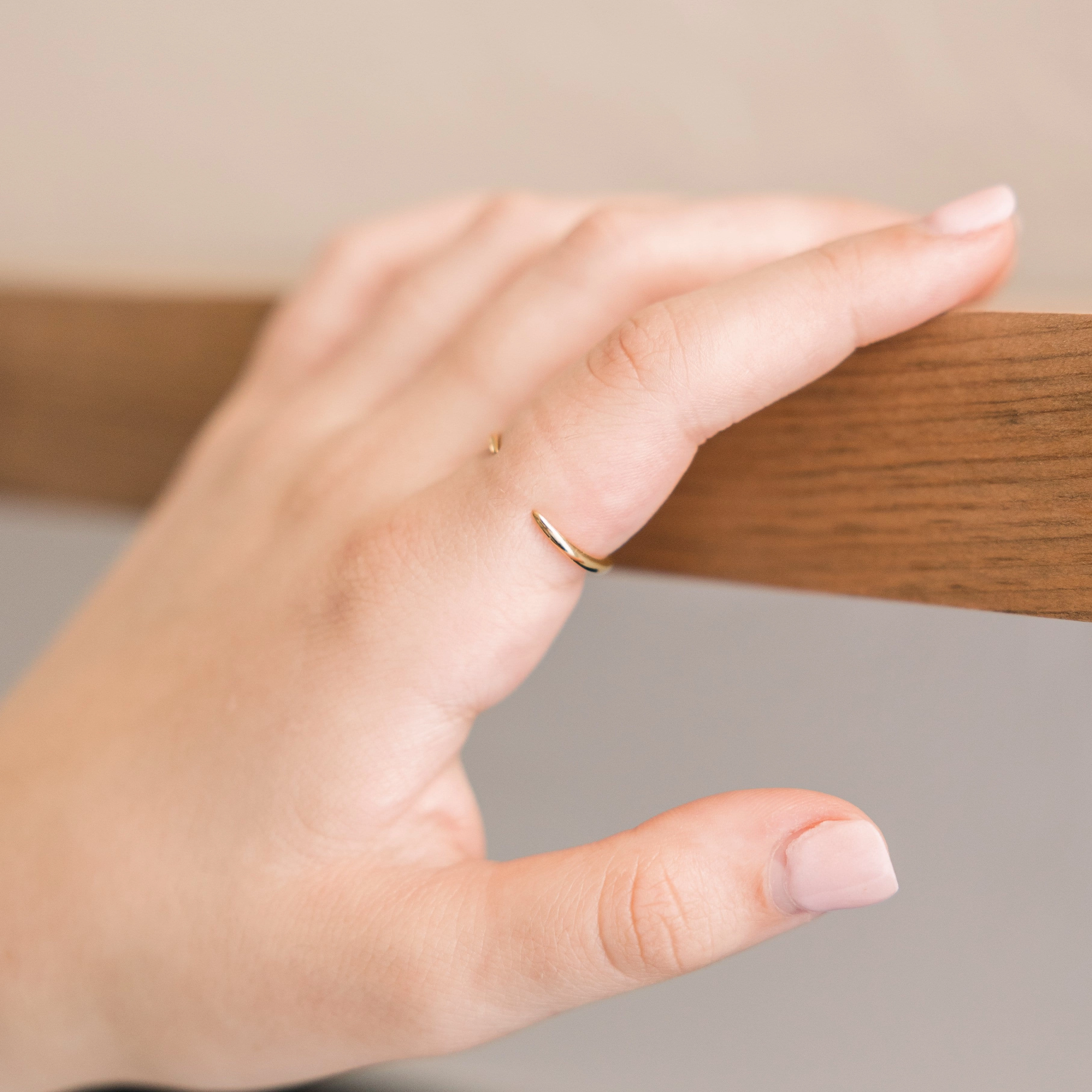 Ajar Ring
