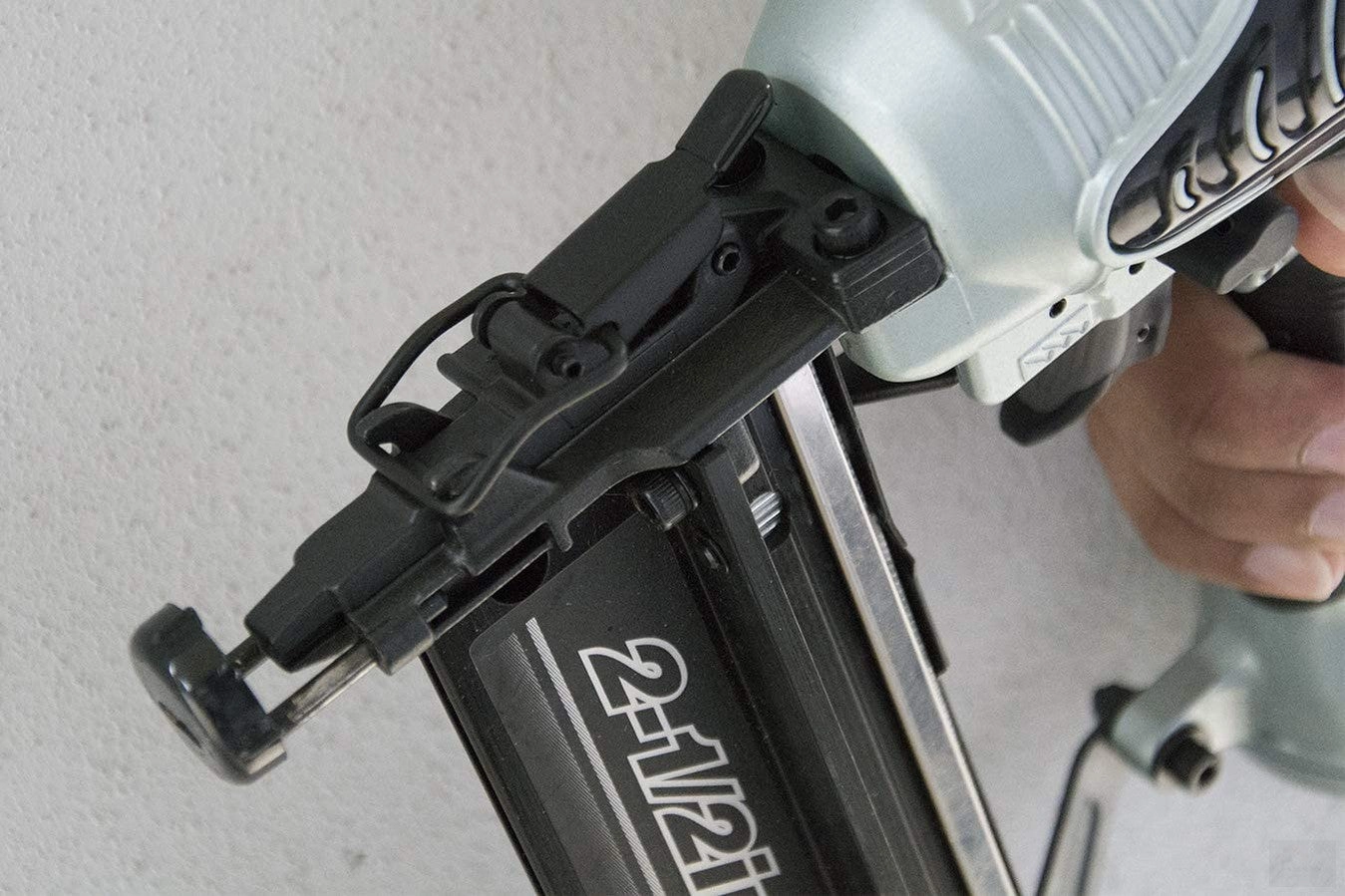 METABO 2-1/2" 16-Gauge Finish Nailer with Air Duster [NT65M2S]