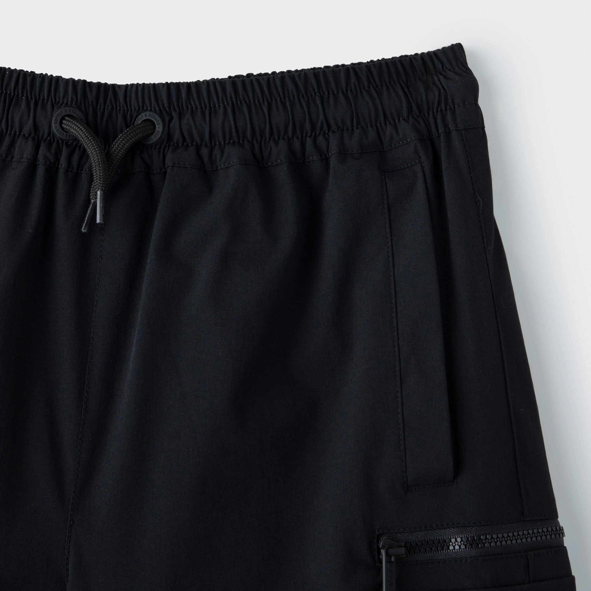 Supply & Demand Junior Boys' Split Woven Shorts / Black