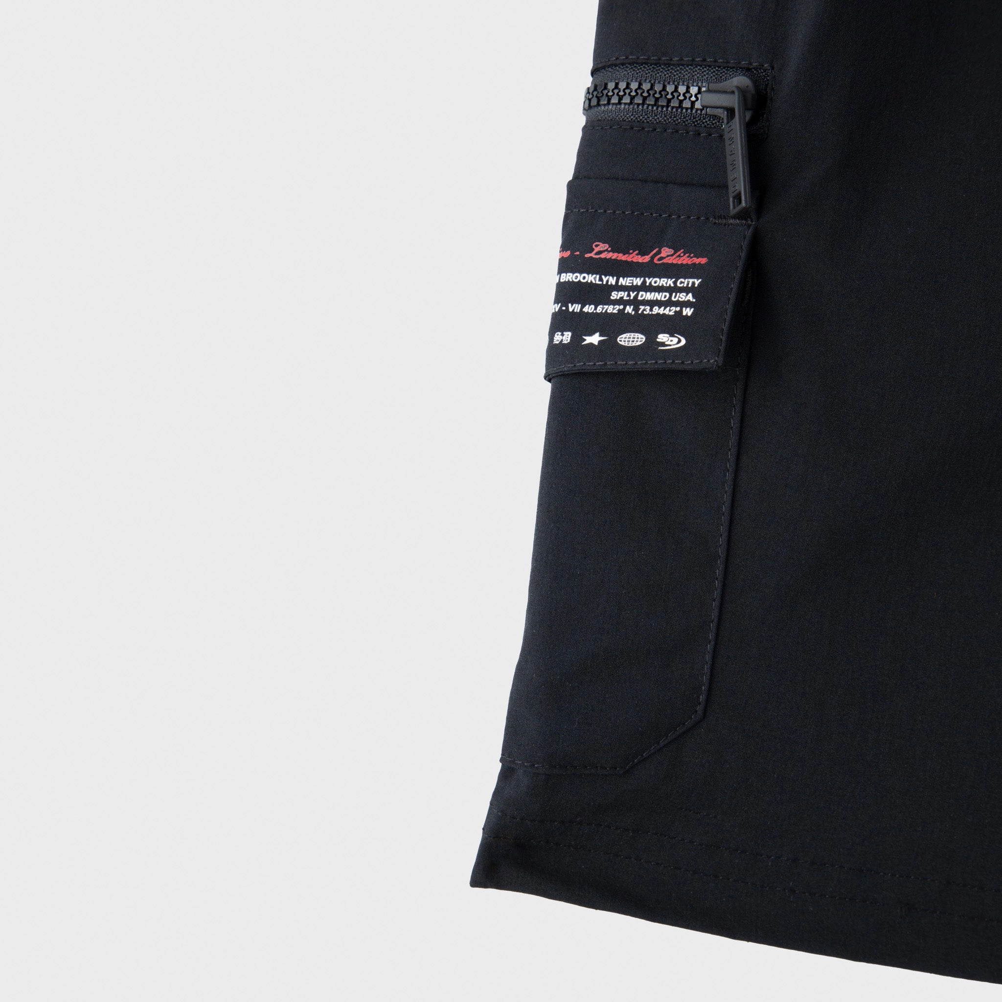 Supply & Demand Junior Boys' Split Woven Shorts / Black
