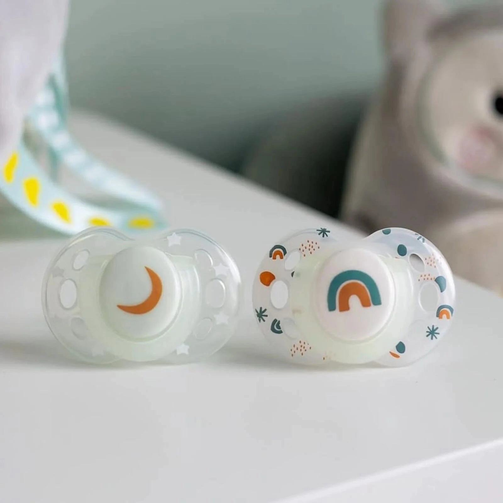 Tommee Tippee Closer to Nature Night Time Soother 18-36 months Pack of 2 Assorted