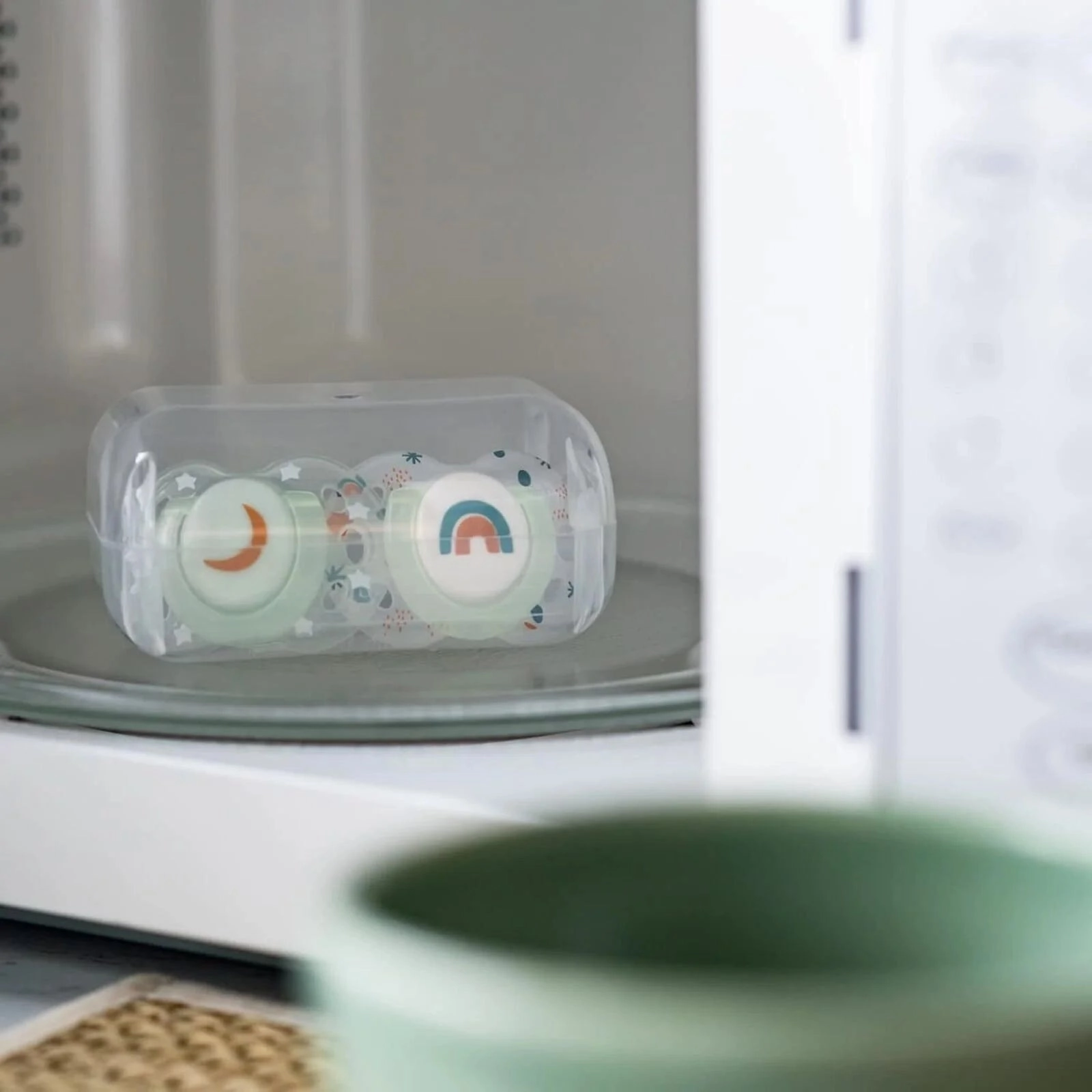 Tommee Tippee Closer to Nature Night Time Soother 18-36 months Pack of 2 Assorted